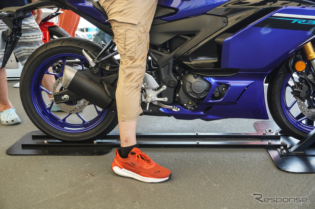 ヤマハ YZF-R3の足付き