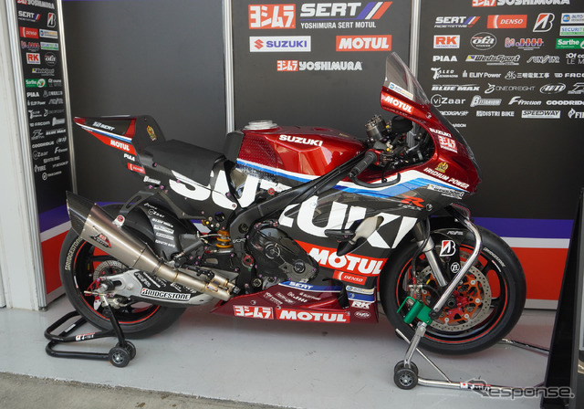 YOSHIMURA SERT MOTUL チームのピット(鈴鹿8耐2025)