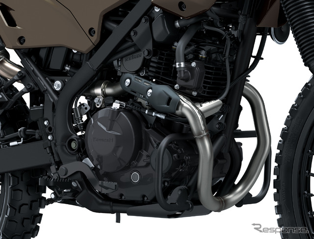 低中回転域でのトルクを重視した、バランサー内蔵232cc空冷4ストロークSOHC2バルブエンジン