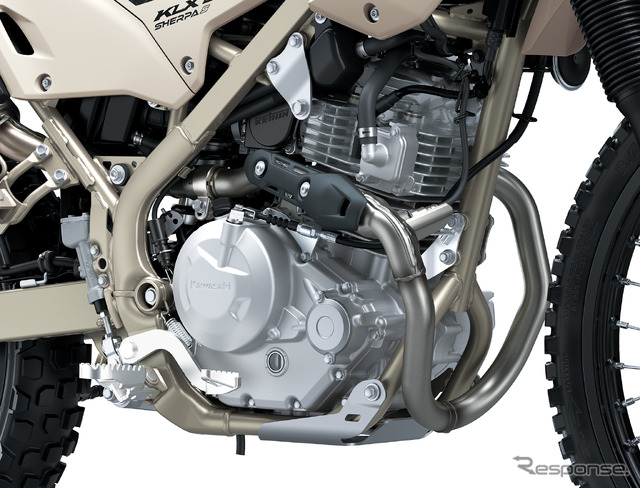 低中回転域でのトルクを重視した、バランサー内蔵232cc空冷4ストロークSOHC2バルブエンジン