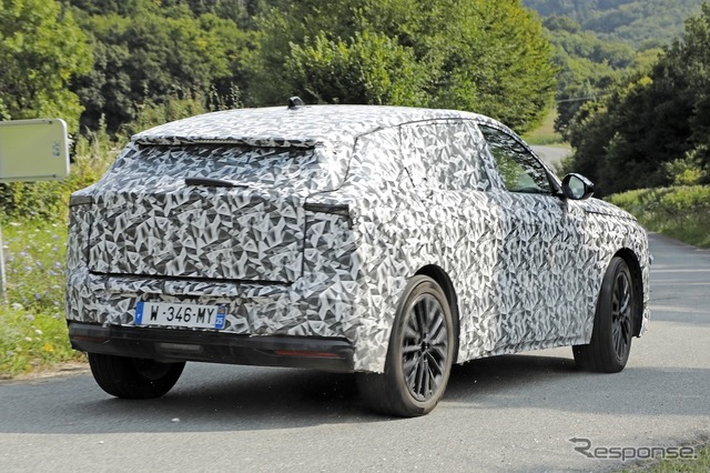 DS 7 次期型のプロトタイプ