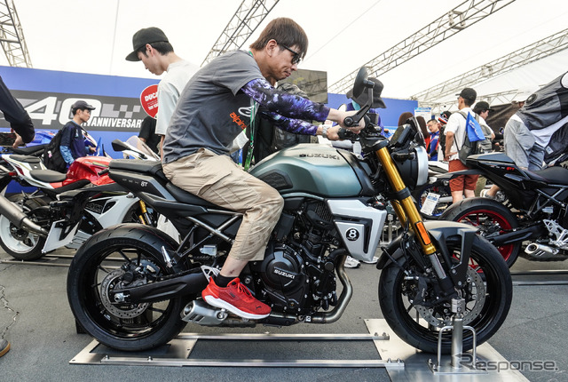 スズキ GSX-8Tと青木タカオ氏(鈴鹿8耐2025)