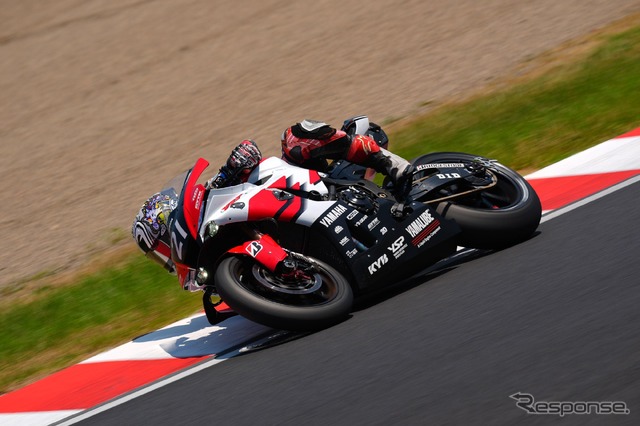 2位は♯21 YAMAHA RACING TEAM レース活動70周年に合わせホワイト&レッド伝統的なカラーリングをまとったYZF-R1