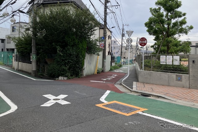 狭い道! 都道423号:世田谷区若林5丁目