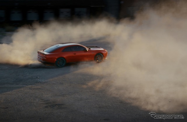 ダッジ『チャージャー』の内燃エンジン仕様の「スキャットパック」