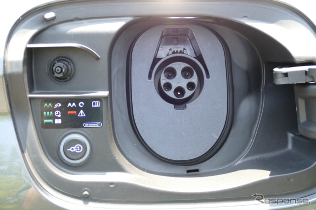 アウディ Q6 e-tron quattro advanced