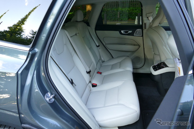 ボルボ XC60 Ultra B5 AWD