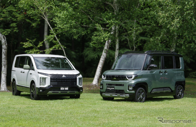三菱 デリカD:5(左)とデリカミニ 新型(右)