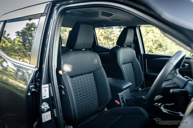 MITSUBISHI TRITON