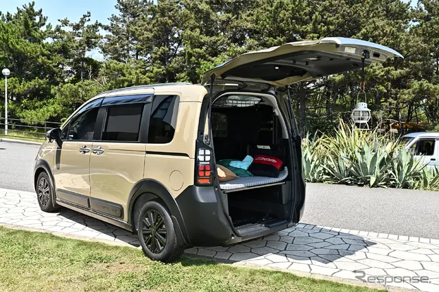 車中泊仕様のe:HEV CROSSTAR