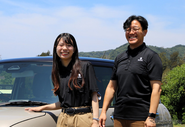 デザイナーの長嶋みのりさん(左)と開発責任者の竹中秀昭さん(右)