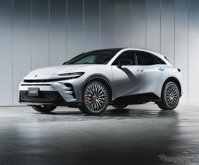 レイズ ホムラ 2×15R × トヨタ クラウン スポーツ PHEV
