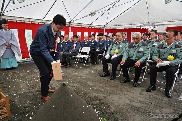 地鎮祭で鍬入れの儀