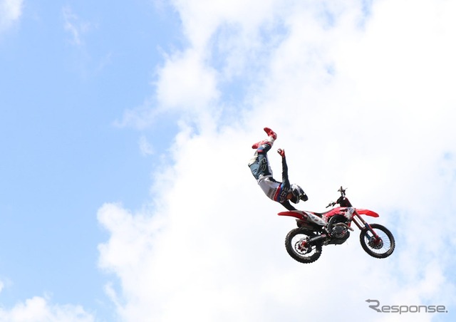 FMX(フリースタイルモトクロス)バイクパフォーマンス