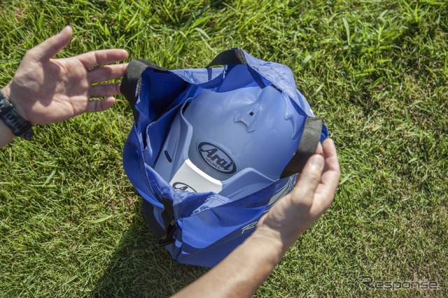 アライ「ポケッタブルヘルメットトートバッグ」