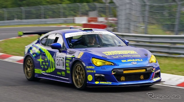 スバルBRZを特別改造し車椅子利用者の独ニュルブルクリンク走行を実現