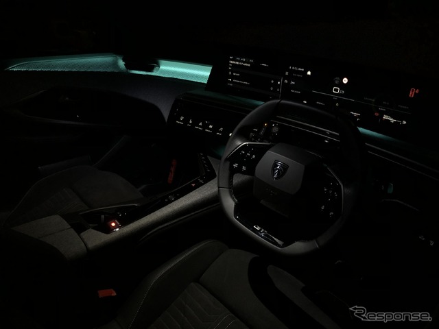 プジョー3008 GT HYBRID アルカンターラパッケージ