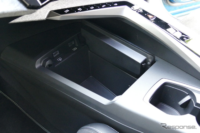 プジョー3008 GT HYBRID アルカンターラパッケージ