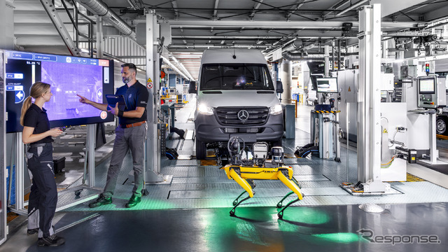 メルセデスベンツが独デュッセルドルフ工場にロボット犬「アリス」導入