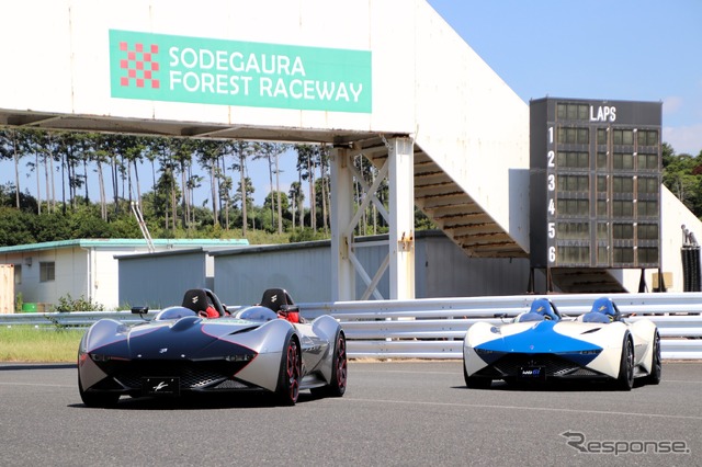 Ken Okuyama Cars F61HバードケージとそのベースとなったKode61バードケージ(右)