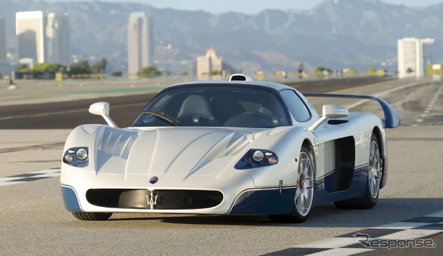 マセラティ『MC12ストラダーレ』