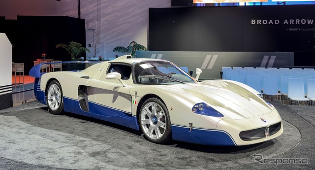 マセラティ『MC12ストラダーレ』