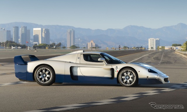 マセラティ『MC12ストラダーレ』