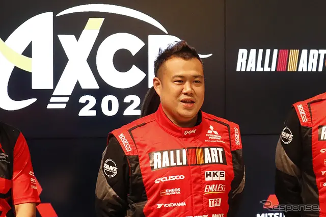 優勝した112号車のドライバーのチャヤポン・ヨーター選手
