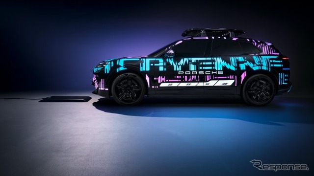 ポルシェ『カイエン・エレクトリック』プロトタイプと11kWワイヤレス充電器