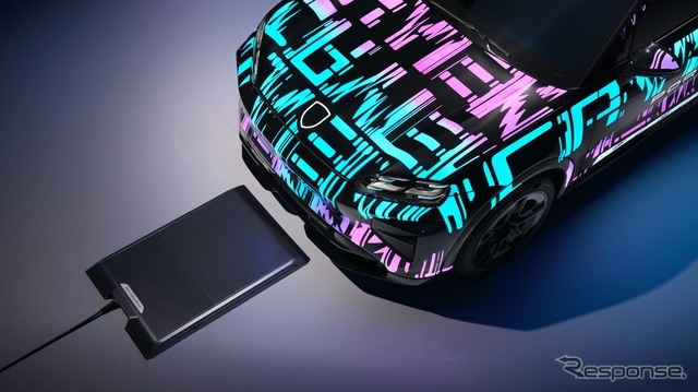 ポルシェ『カイエン・エレクトリック』プロトタイプと11kWワイヤレス充電器