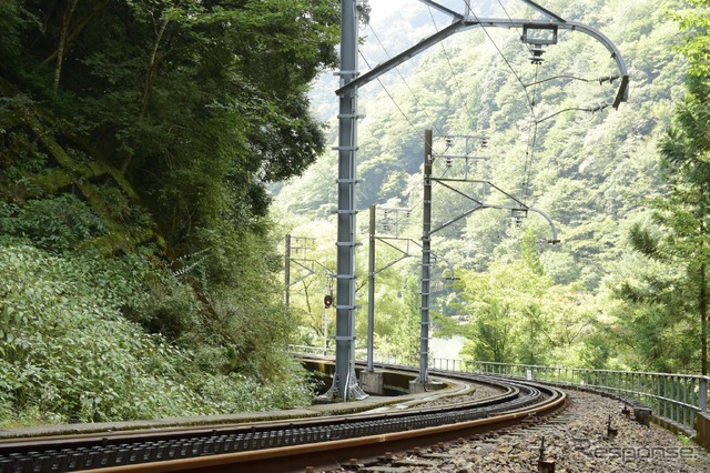 アプト式区間の線路