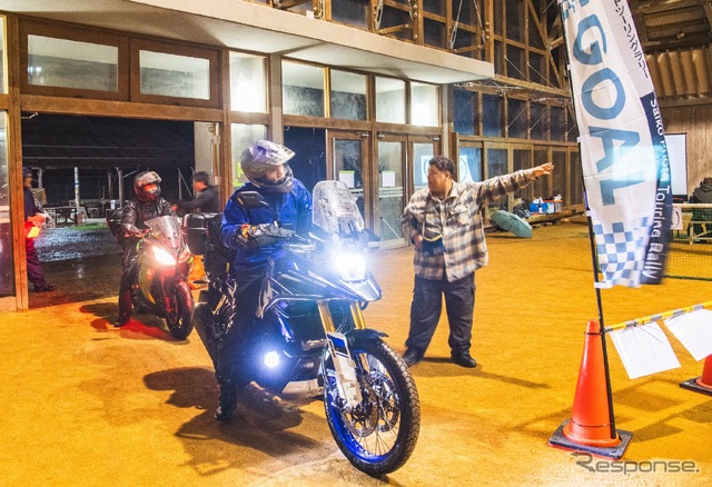 全国から続々とゴールするライダー。ゴールも2名のスタッフで運営