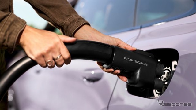 ポルシェのEVがテスラの北米急速充電器が利用可能に