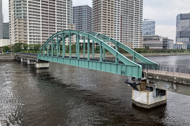旧晴海鉄道橋（晴海側から豊洲側を望む）
