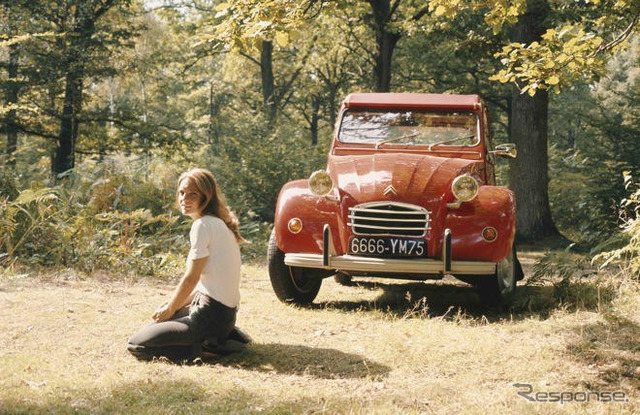 シトロエン 2CV 復活? で騒然