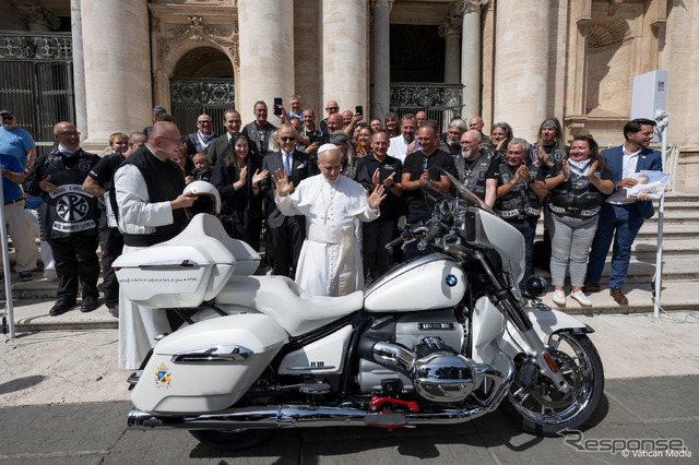 ローマ教皇レオ14世のサイン入りBMW『R18』の特別カスタム仕様