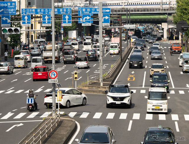 AI技術を搭載した次世代プロパイロットで、東京銀座の一般道路を手離し運転する日産アリア