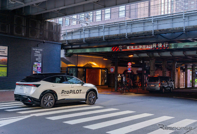 AI技術を搭載した次世代プロパイロットで、東京銀座の一般道路を手離し運転する日産アリア