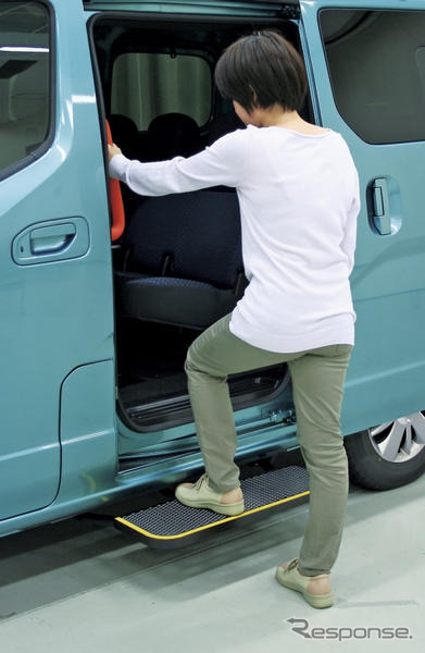 日産 NV200バネット、福祉車両を2車種設定
