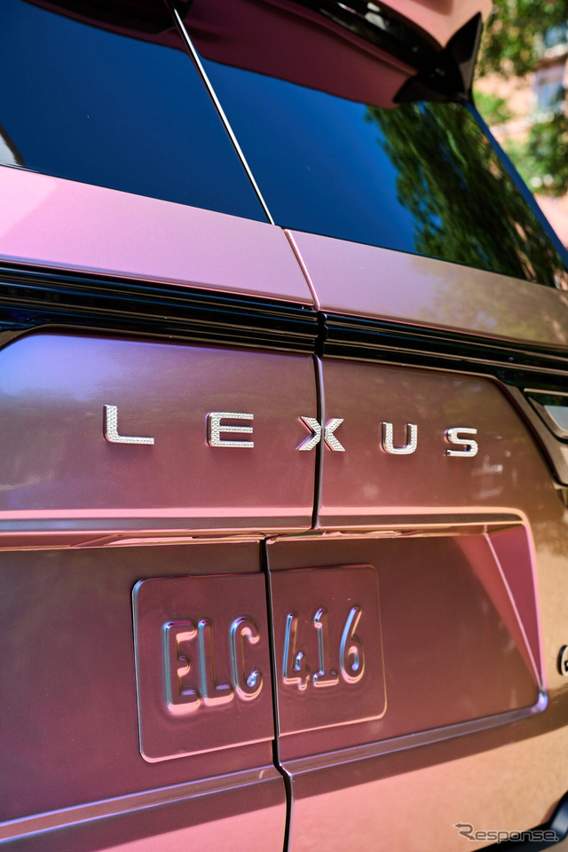 レクサス『LX』をベースに美容とファッションに特化したコンセプトカー「グラム LX」