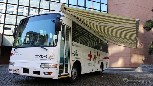 宮城県赤十字血液センターの献血バス