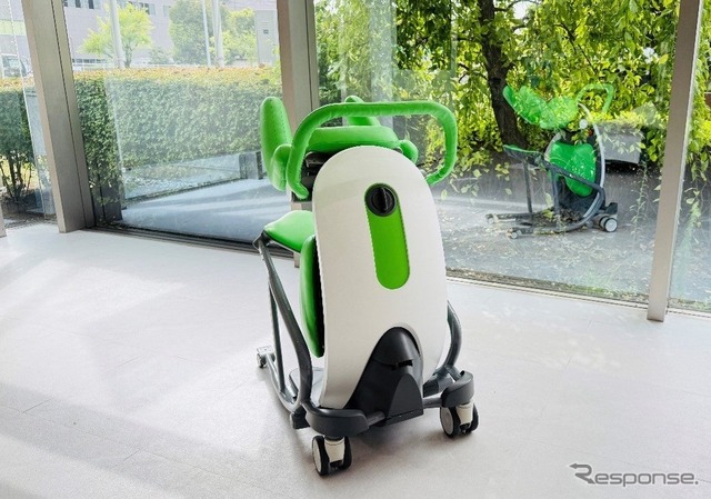 ジヤトコの移乗機構付き車いす「Lifmy（リフミィ）」