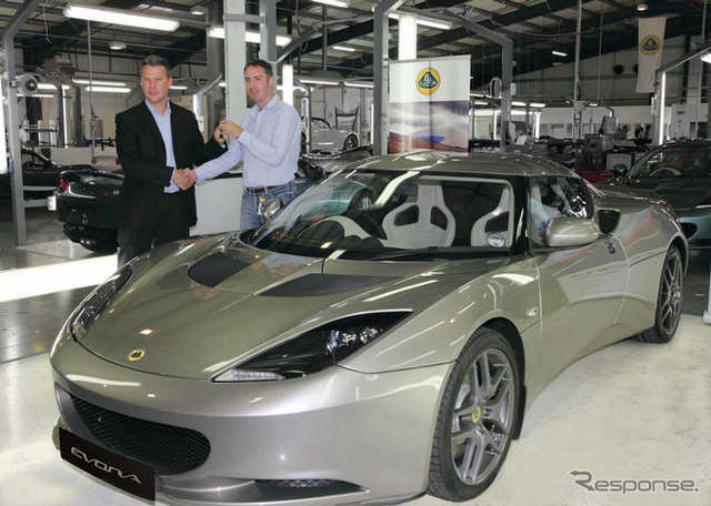 ロータス エヴォーラ 量産1号車を納車…「待ち遠しかった」