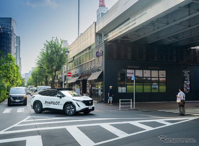 AI技術を搭載した次世代プロパイロットで、東京銀座の一般道路を手離し運転する日産アリア