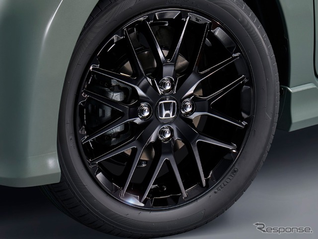 ホンダ N-WGN CUSTOM の BLACK STYLE