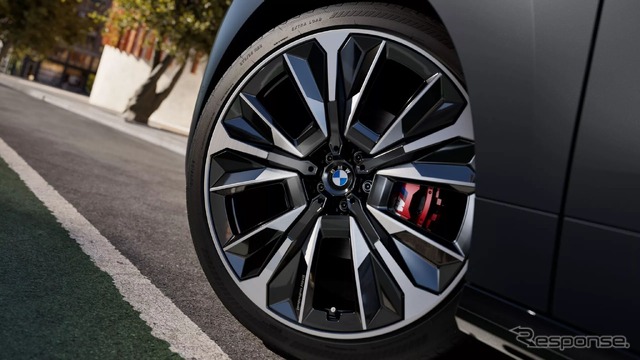 BMW iX M70 xDrive The First Edition