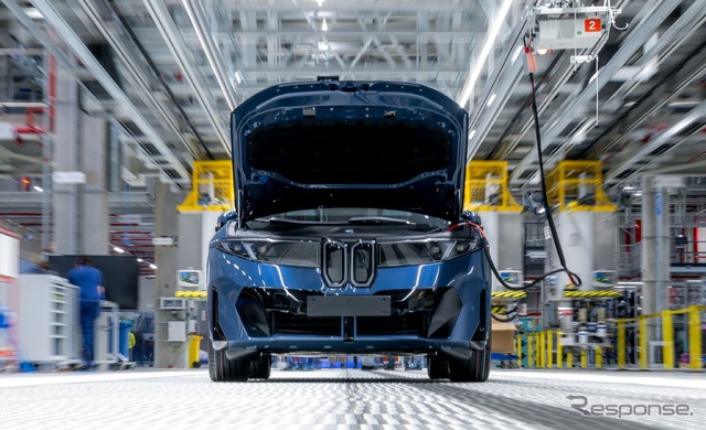 ハンガリーのデブレツェン工場で新型BMW『iX3』の量産を10月末に開始