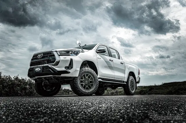 MID M62トマホーク × TOYOTA ハイラックス