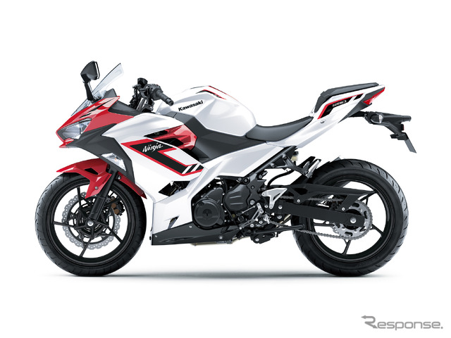 カワサキ Ninja 250（ギャラクシーシルバー×キャンディパーシモンレッド）
