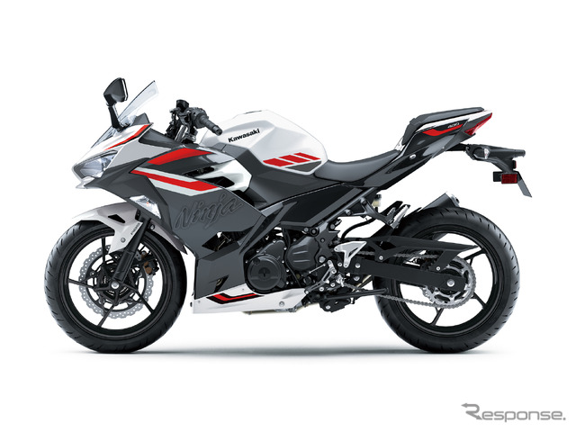 カワサキ Ninja 400 2026年モデル（パールロボティックホワイト×メタリックマグネティックダークグレー）